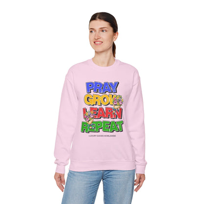 Sudadera con cuello redondo "Oración, Crecimiento, Aprendizaje, Repetición" — Jersey floral inspirador