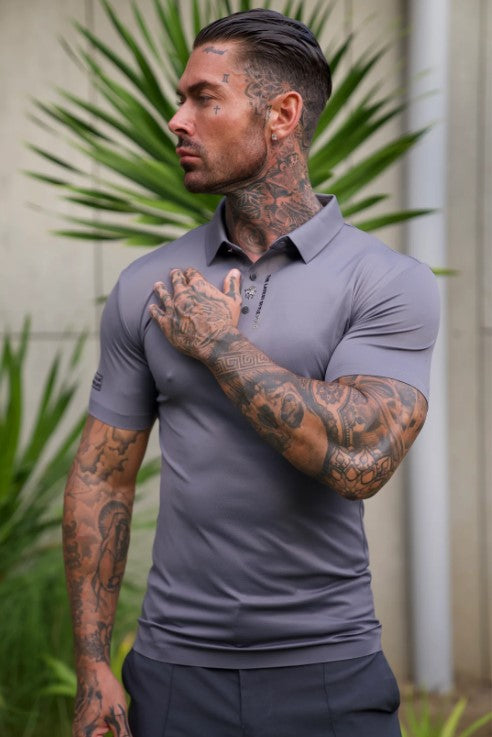 Véneto: Polo de corte musculoso