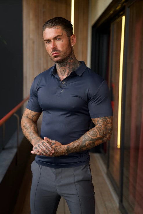 Véneto: Polo de corte musculoso