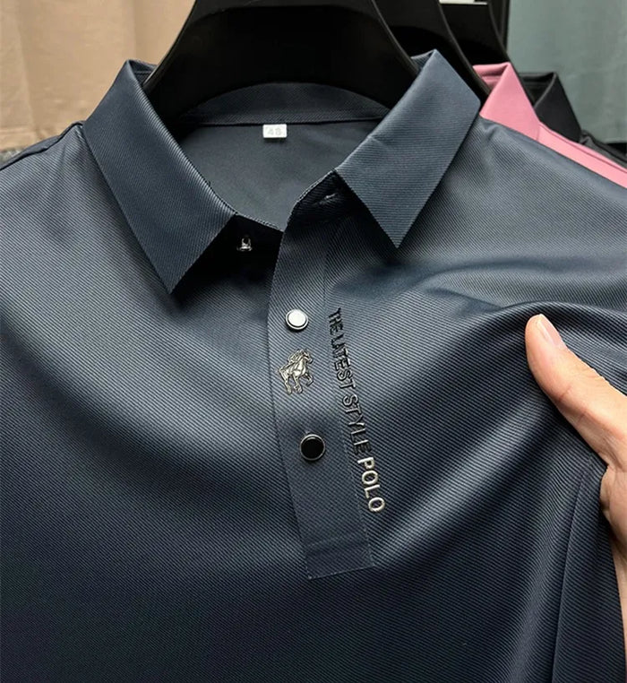 Véneto: Polo de corte musculoso